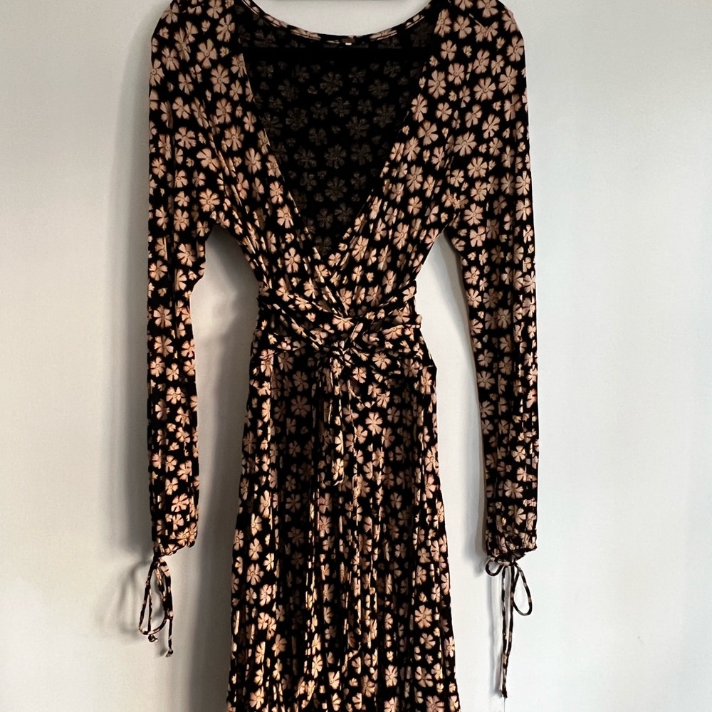Free people flower wrap dress. Worn once. Size M